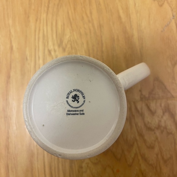 White and Gold “Mrs.” Coffee Mug - Picture 3 of 3